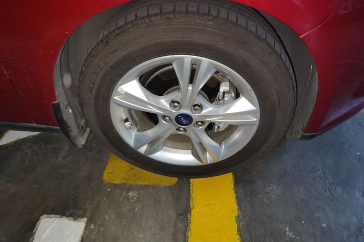 Ford Focus (Imported) 2015 #9 Ford Focus (Imported) 2015 car image #9