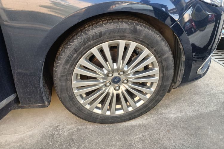 Ford Taurus 2016 car image #9