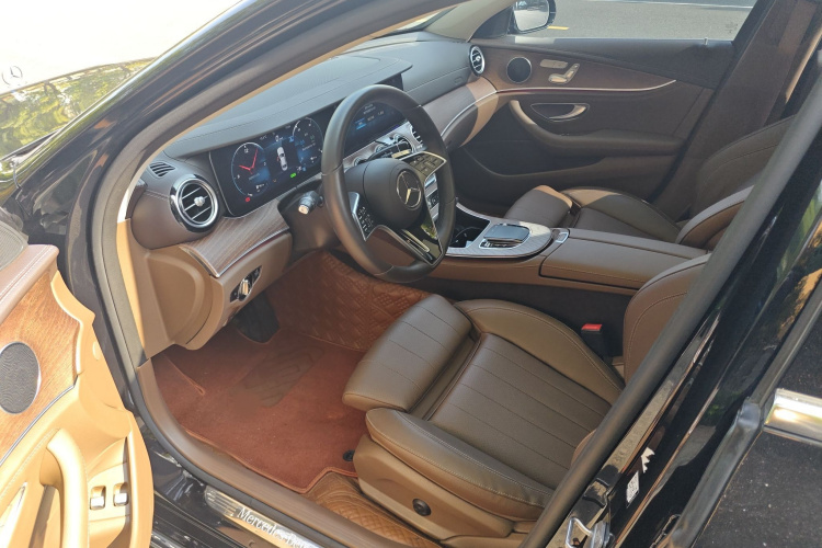 Mercedes-Benz E Class New Energy 2022 car image #9