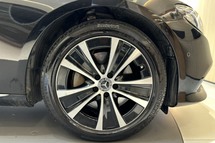 Mercedes-Benz E Class New Energy 2020 car image #9