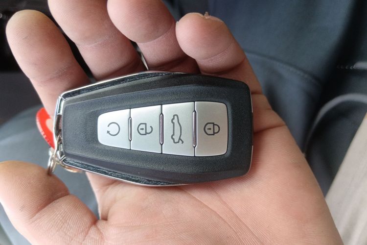 GEELY OkavangoR7 2025 car image #9