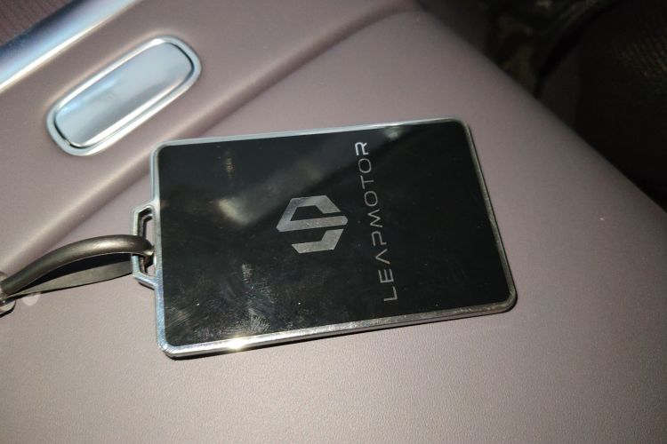 零跑汽车 零跑B01 2025 汽车图片 #9