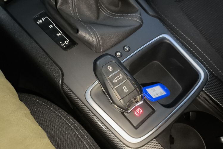 Citroen C4L 2016 image de voiture #9
