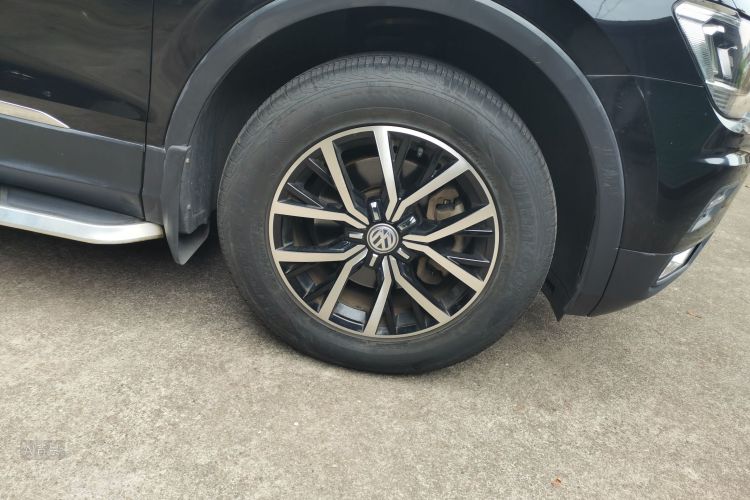 Volkswagen Tiguan L 2018 immagine di auto #9