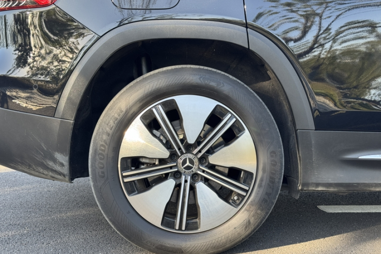 Mercedes-Benz EQB Class 2023 immagine di auto #9