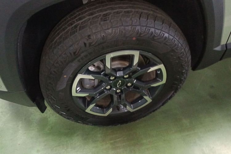 Chevrolet Equinox Plus 2025 car image #9