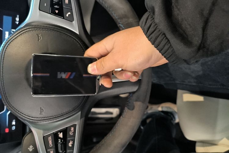 BMW i4 M50 2023 #9 BMW i4 M50 2023 car image #9