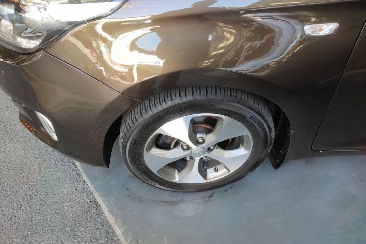 Kia Carens 2015 immagine di auto #9