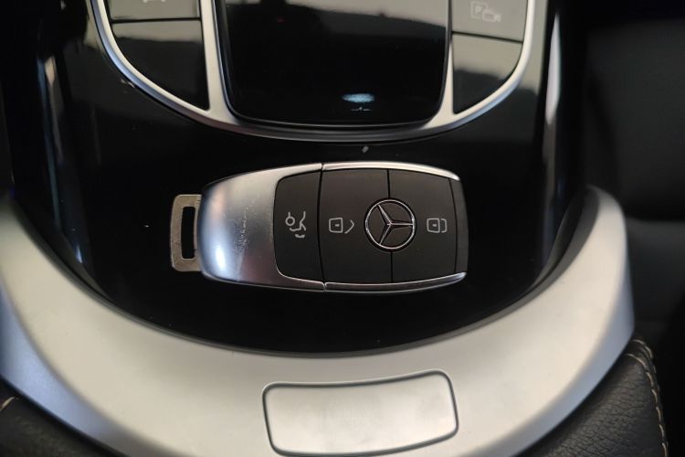 Mercedes-Benz EQC Class 2022 car image #9