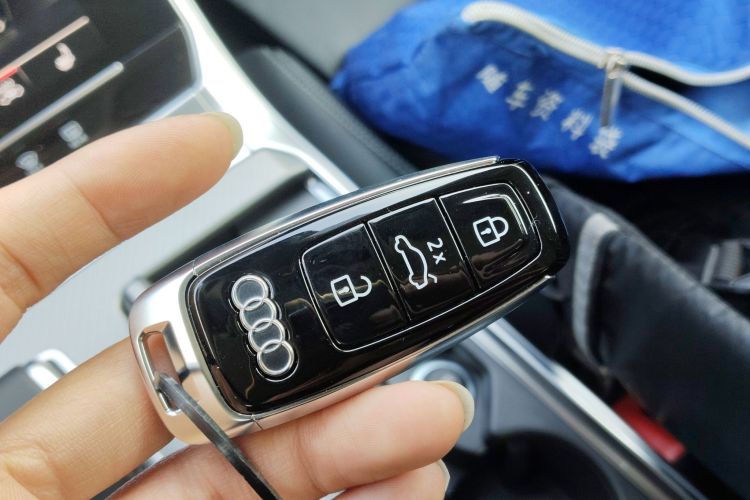 Audi A7 2024 car image #9