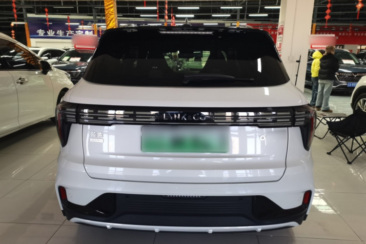 Lynk & Co 01 EM-P 2022 car image #9