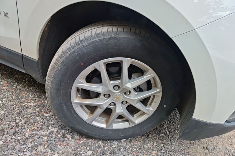 Chevrolet Equinox 2023 car image #9