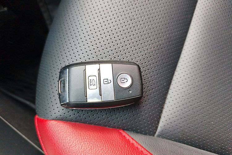 Kia Rio Cross 2017 car image #9