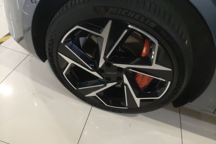 Lynk & Co 2024 #9 Lynk & Co 2024 car image #9