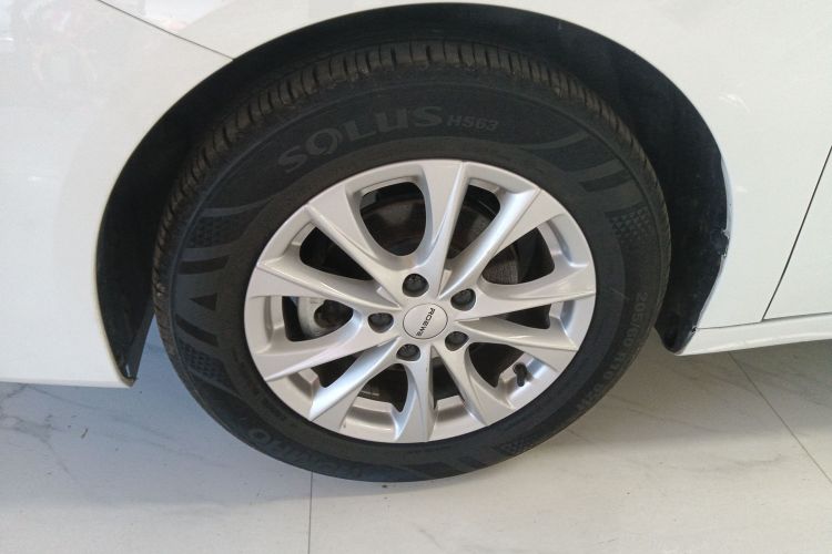 Roewe i5 2023 car image #9