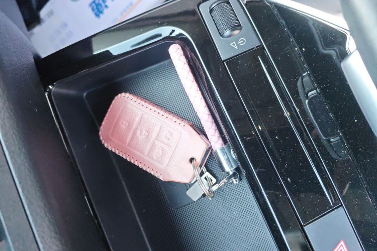 BYD Yuan New Energy 2020 صورة سيارة #9