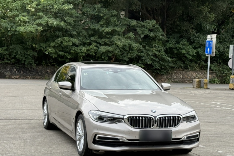 BMW 5 Series New Energy 2019 image de voiture #9