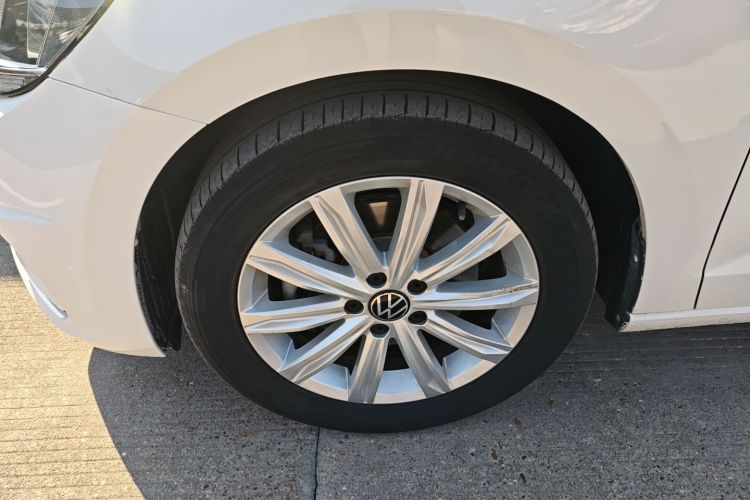 Volkswagen Touran 2021 immagine di auto #9