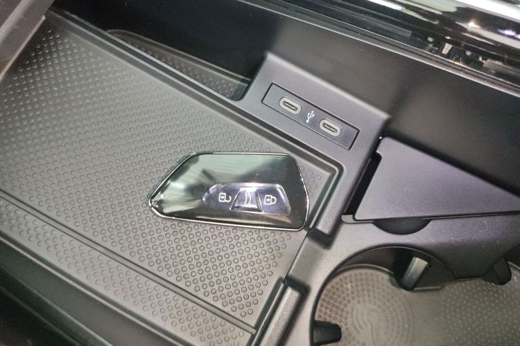 Volkswagen ID.4 X 2023 image de voiture #9