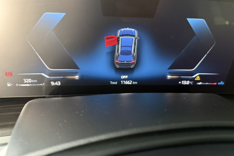 BMW X7 2024 car image #9