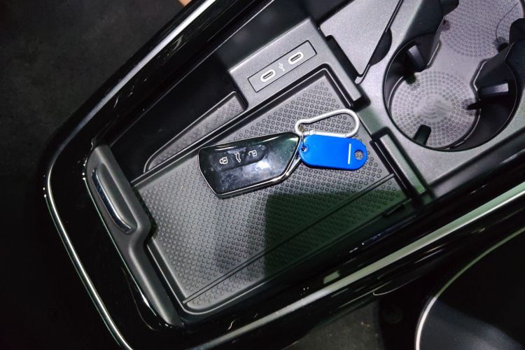 Volkswagen ID.6 X 2022 immagine di auto #9