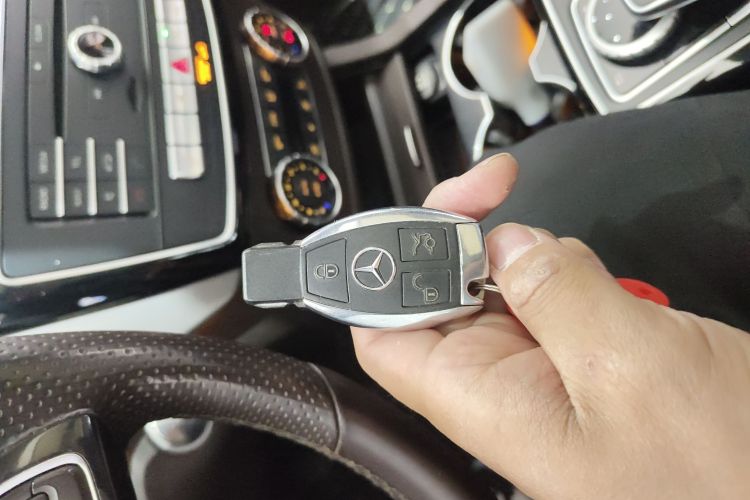 Mercedes-Benz GLS Class 2019 car image #9