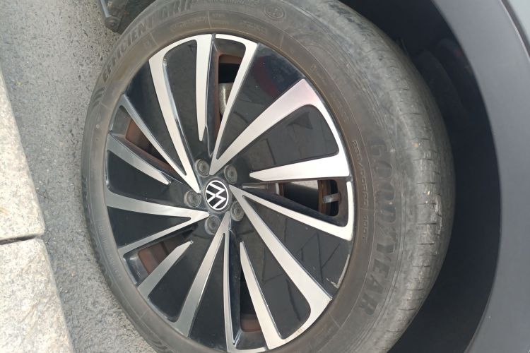 Volkswagen ID.4 X 2023 immagine di auto #9