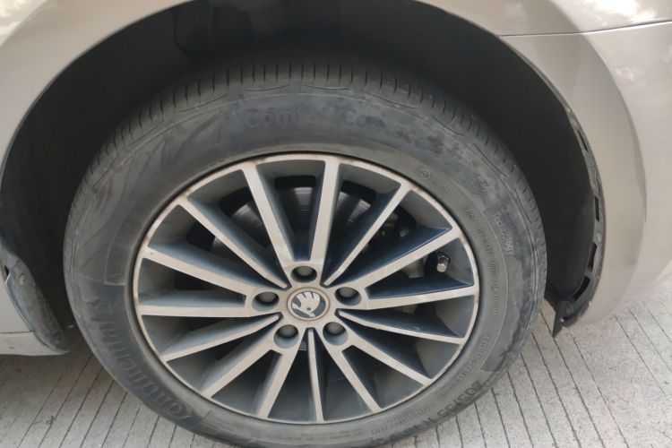 Skoda Octavia 2017 car image #9