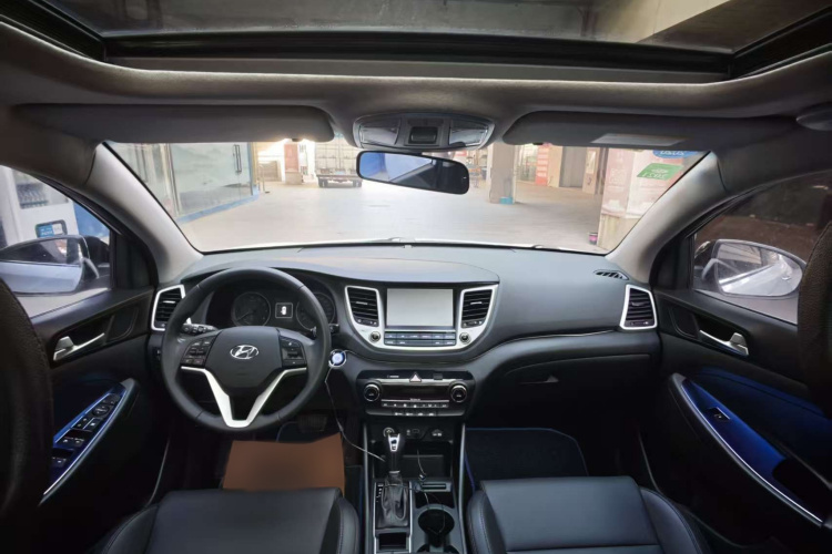 Hyundai Tucson 2017 car image #9