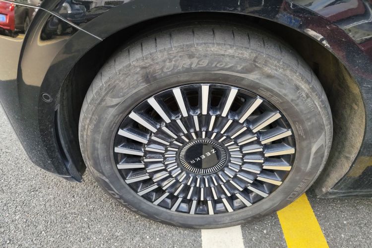 Zeekr 009 2023 car image #9