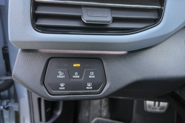 Volkswagen ID.4 X 2022 car image #9