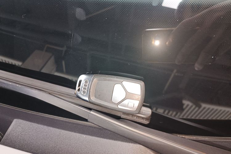 Audi RS 4 2022 car image #9