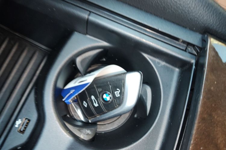 BMW 5 Series 2017 car image #9