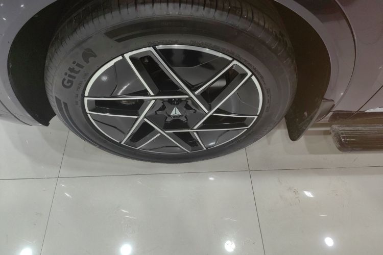 Deepal S09 2025 car image #9