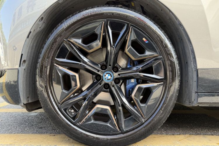 BMW iX M60 2022 #9 BMW iX M60 2022 car image #9