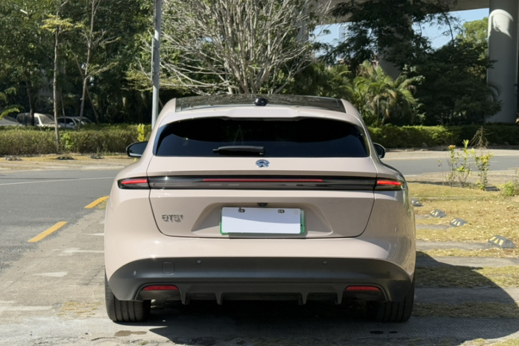 NIO ET5 2023 car image #9