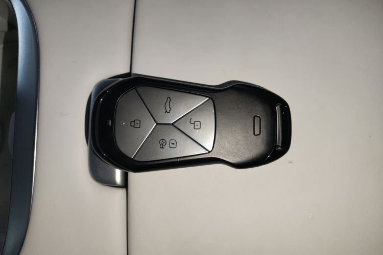 Xpeng G6 2025 صورة سيارة #9