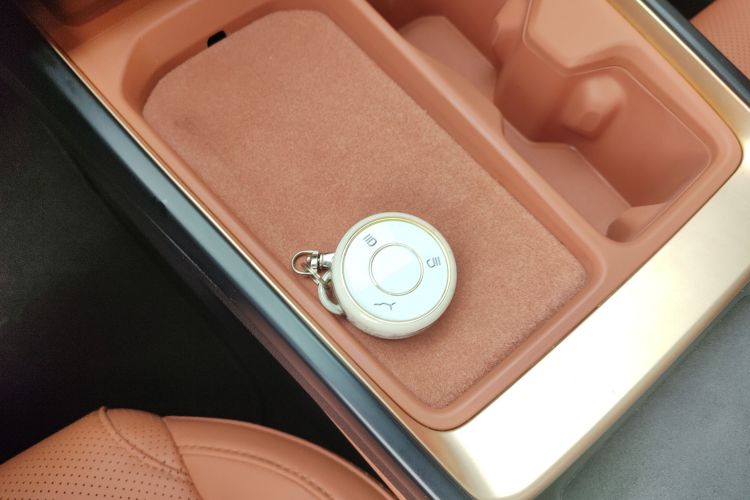 哪吒汽车 哪吒X 2024 #9 哪吒汽车 哪吒X 2024 汽车图片 #9