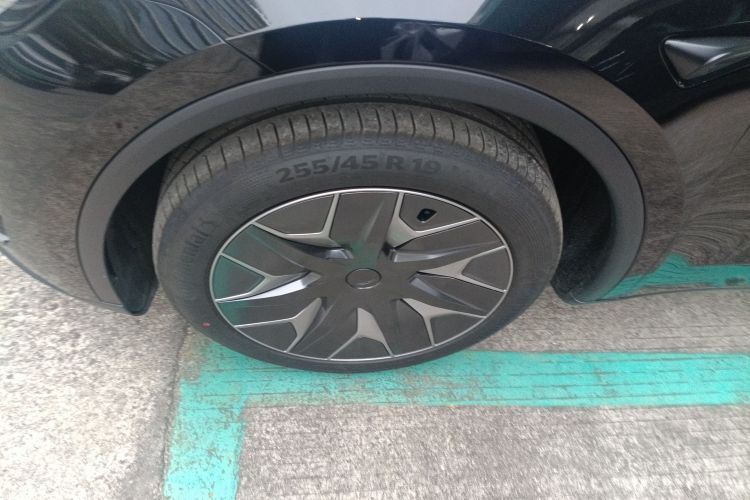 特斯拉 Model Y L 2025 汽车图片 #9