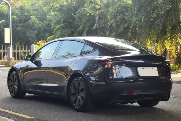 Tesla Model 3 2024 car image #9