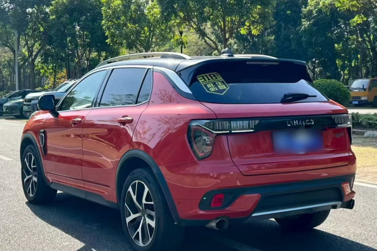 Lynk & Co 01 2018 #9 Lynk & Co 01 2018 car image #9