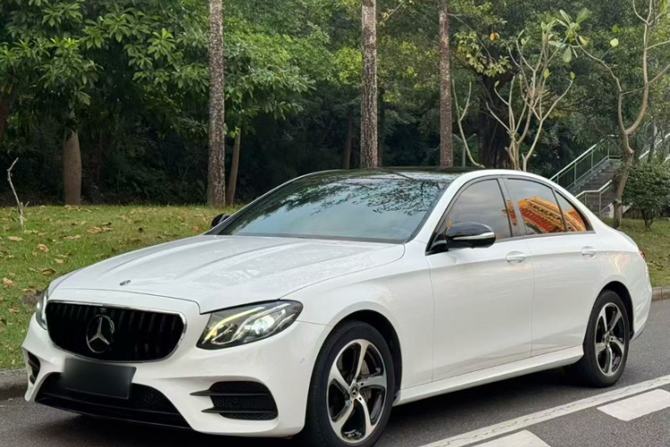 Mercedes-Benz E Class 2018 immagine di auto #9