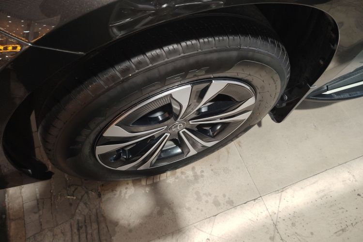 Toyota bZ4X 2023 immagine di auto #9