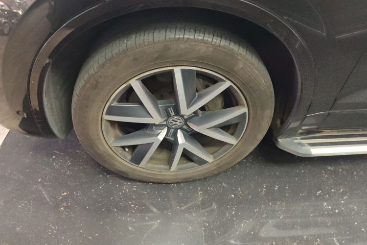 Volkswagen Touareg 2018 car image #9