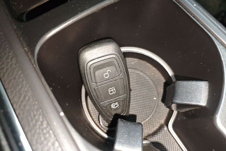 Ford Kuga 2017 #9 Ford Kuga 2017 car image #9