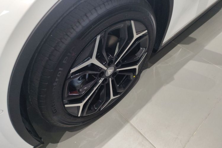 Deepal L07 2025 car image #9