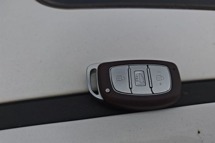 Hyundai Elantra AD 2019 car image #9