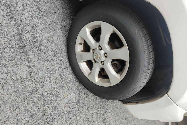 Toyota RAV4 2011 car image #9