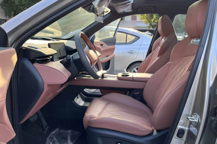 Changan UNI-Z PHEV 2025 car image #9