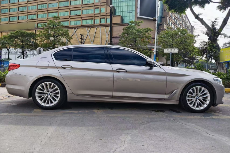 BMW 5 Series New Energy 2019 car image #9